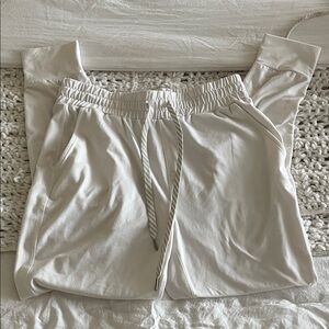 Recreation by Thread & Supply White Women’s Joggers Small